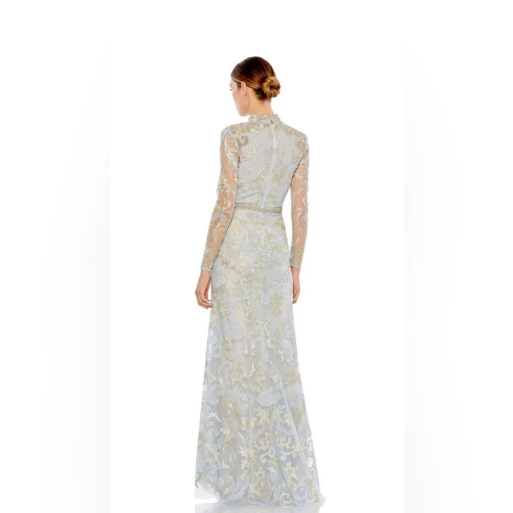 Long sleeve apliqué v neckline gown - Picture 2 of 3